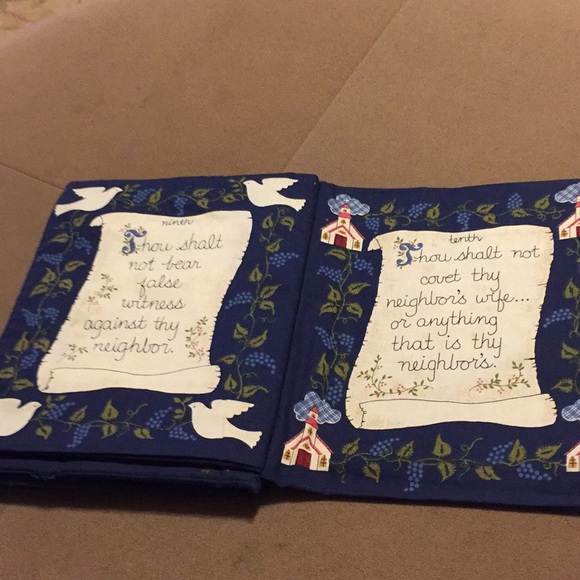 The Ten Commandments Cloth Book - Picture 6 of 8